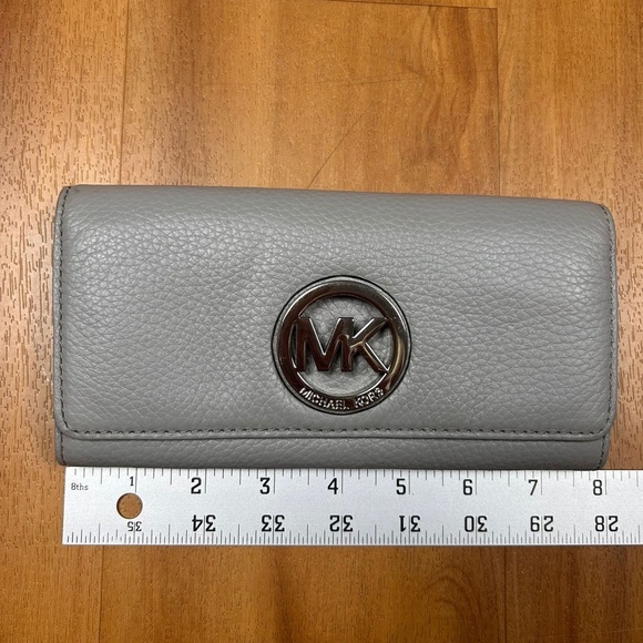 Michael Kors Women’s Gray and Silver Wallet with Card Slots - Picture 8 of 10